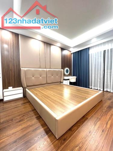 Nhà 70m2 xây 6T, thang máy, gara 2 ô tô đầy đủ nội thất ở Nguyễn Văn Cừ, Q LB, HN 12.6 tỷ - 3