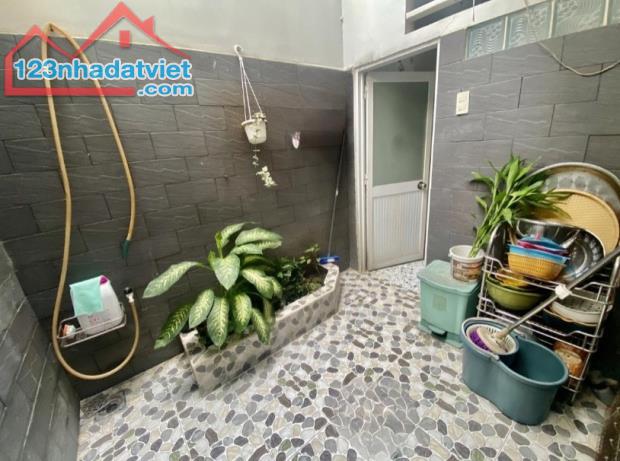 Bán nhà 3 tầng 100m2, ô tô, gần AEON tân phú, kề Hương lộ 3. giá rẻ. - 4