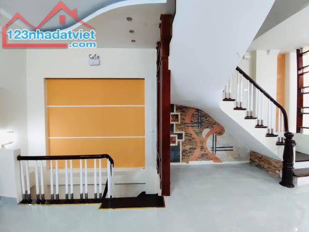 Bán nhà Phương Canh cạnh Trịnh Văn Bô 35m x5 Tầng 2 mặt thoáng, Ôtô đỗ Giá: 3Tỷ - 2