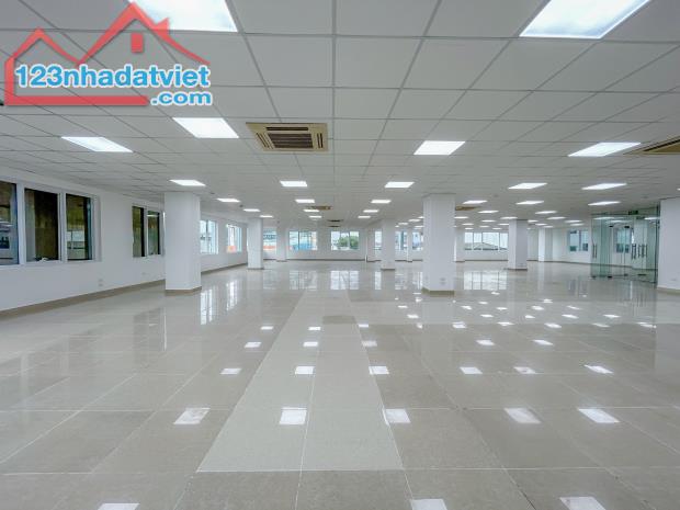 Cho thuê mặt bằng văn phòng làm việc, showroom ở đường Láng, giá tốt - 5