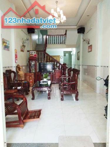 Cần bán nhà 1 trệt 2 lầu, p Long Bình, Biên Hòa. 70m2 shr thổ cư chỉ 4,75 tỷ