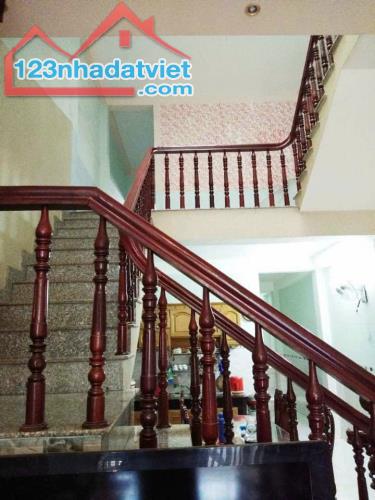 Cần bán nhà 1 trệt 2 lầu, p Long Bình, Biên Hòa. 70m2 shr thổ cư chỉ 4,75 tỷ - 5