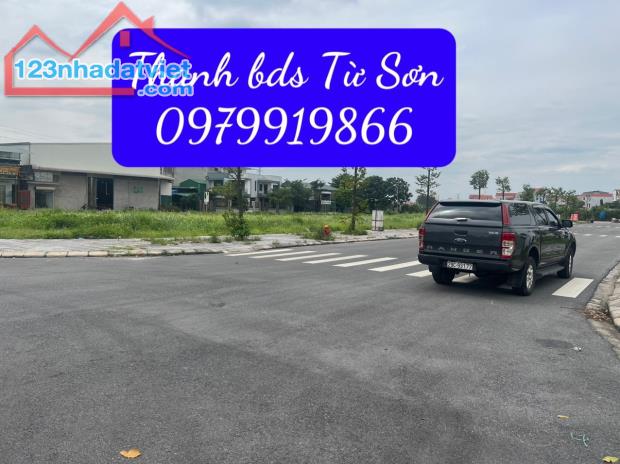 nhỉnh 1 tỷ các bác ạ chỉ nhỉnh 1 tỷ thôi các bác 
🚘🚘🚘đường 3 ô tô tránh vỉa hè 4 m