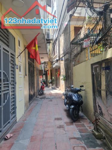 Bán nhà ngõ 77 Bùi Xương Trạch, Quận Thanh Xuân: Dt: 33m, 4 tầng. Giá: 5 tỷ 6