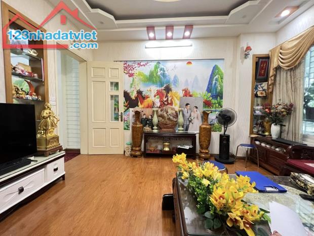 Cần bán gấp nhà phân lôTrần Quốc Hoàn 45m2, 6T, gara ô tô,ô tô tránh, tặng nội th - 2