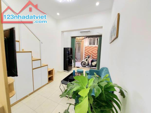 Nhà đẹp Bạch Mai, Hai Bà Trưng, ô tô đỗ cửa, full nội thất ở ngay, chỉ 1,2 tỷ