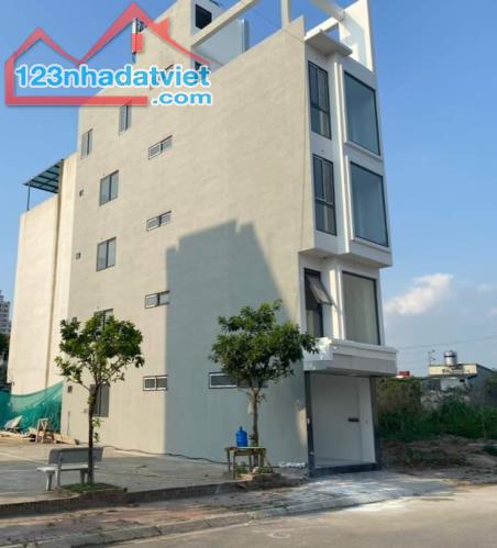 Nhà đẹp Phân Lô vỉa hè Ô tô tránh Đại Lộ Thăng Long Lô góc 2 thoáng, Kinh Doanh.