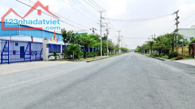 cho thuê kho xưởng 2.700m2 ở Đức Hòa, Long An giá 140tr/tháng Lh: 0949 861 287