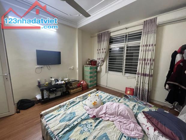 SIÊU PHẨM CÓ 102 Bán nhà ngõ 99 Định Công, Quận Hoàng Mai. DT: 31m, Giá: 5.5 tỷ