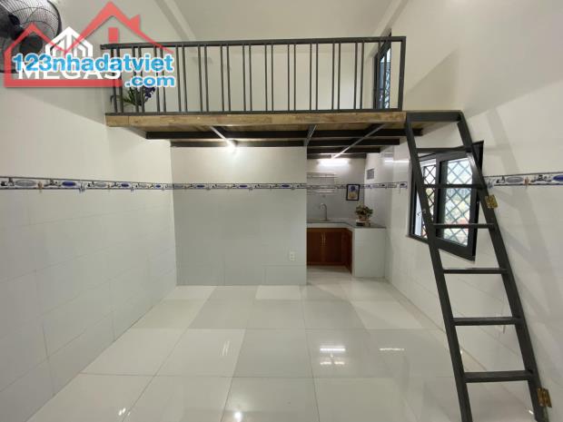 Duplex rộng 25m2, gác cao 2m gần cầu vượt Hoàng Hoa Thám, K300