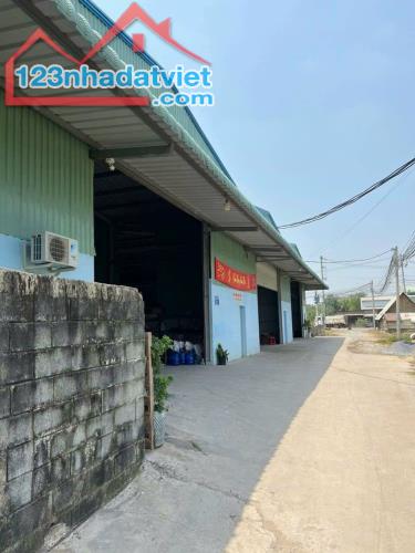 604. BÁN XƯỞNG ĐỨC HOÀ LONG AN, DT 2400M2, GIÁ 25 TỶ