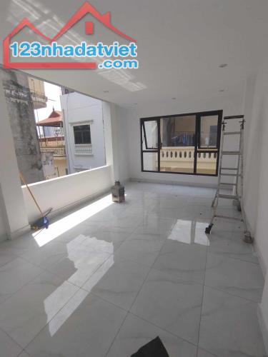 Bán nhà Trần Cung – Ngõ Thông – Ô tô – 50m2 – 6 Tầng thang máy – 11 tỷ .