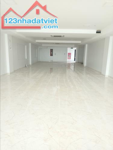 Bán tòa nhà văn phòng phố Hoàng Cầu 210 m2 10 tầng giá 135 tỷ.