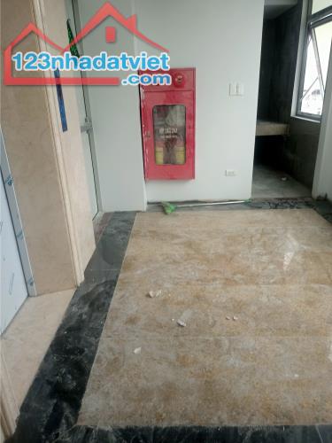 Bán tòa nhà văn phòng phố Hoàng Cầu 210 m2 10 tầng giá 135 tỷ. - 3