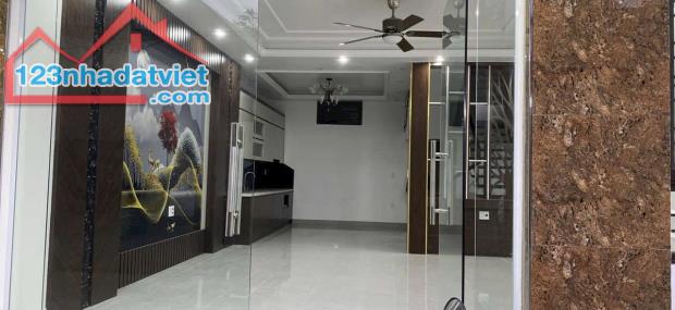 Bán nhà 4 tầng xây mới 33.2m2 tại Di Trạch, Hoài Đức giá, chỉ 4,15 tỷ. LH 0868441295