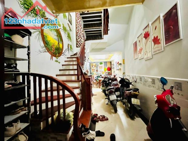 Bán nhà Nguyễn Lương Bằng Đống Đa 35m x5t. mt 4,5m. giá 5,4 tỷ.