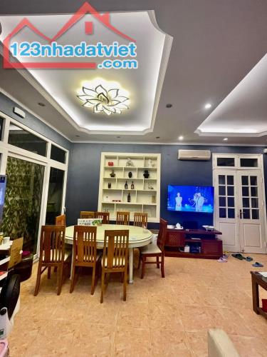 Bán nhà Dương Quảng Hàm cầu Giấy 50m x5t, mt4,5m. giá 11,7 tỷ - 1