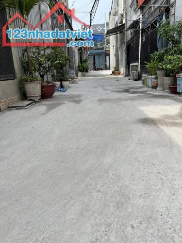 NHÀ HIỆP THÀNH QUẬN 12 GIÁ RẺ 60m2 - XE HƠI NGỦ TRONG NHÀ - CHỈ NHỈNH 2 TỶLH0967399045 - 2