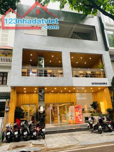 Thuê thẳng mặt phố Hàng Bông, Hoàn Kiếm 150 tr/ tháng 120 m2 X 3 tầng Mặt tiền nhà 7 mét.