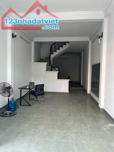 Nhà riêng ngõ phố Thịnh Liệt , Hoàng Mai dt 60m2 x 3 tầng  giá 15tr - 1