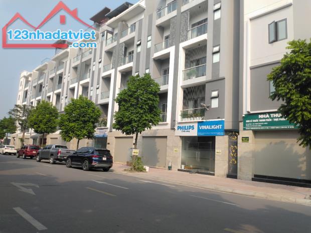 Bán Nhà BT Liền Kề Shophouse HimLam, Gara 2 Ôtô, Kinh Doanh Đỉnh, 75m2, MT 5m, Nhỉnh 13Tỷ.