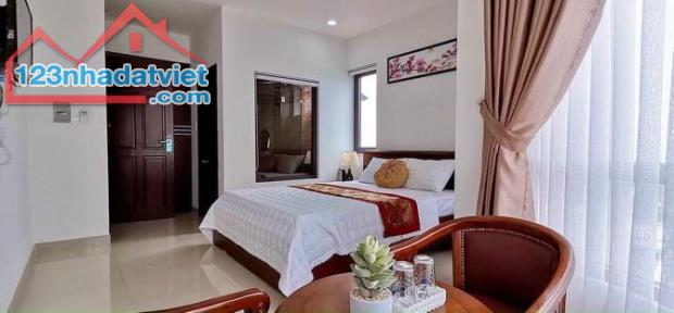 Cho thuê khách sạn 31 phòng đường Thùy Vân, cách biển Bãi Sau 100m