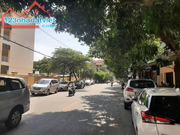 Bán lô đất hiếm mặt đường Cao Xuân Huy, khối Hồng Sơn, p  Hồng Sơn, tp. Vinh. Đất 2 mặt đg - 2