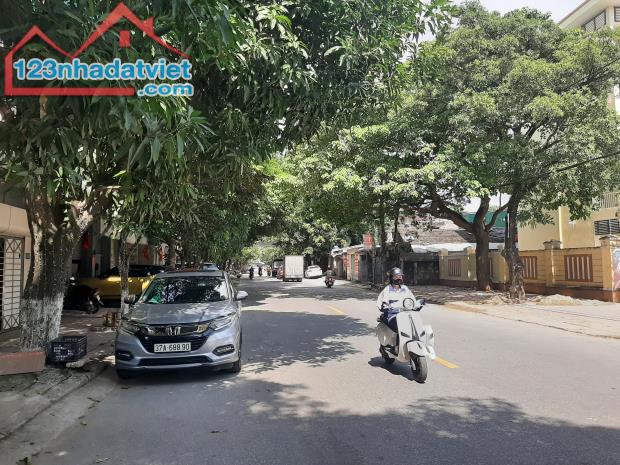 Bán lô đất hiếm mặt đường Cao Xuân Huy, khối Hồng Sơn, p  Hồng Sơn, tp. Vinh. Đất 2 mặt đg - 3