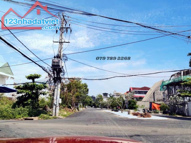 ĐẤT 200M2-NGANG KHỦNG 8.8M- KHU BIỆT THỰ VEN SÔNG-HIỆP BÌNH CHÁNH