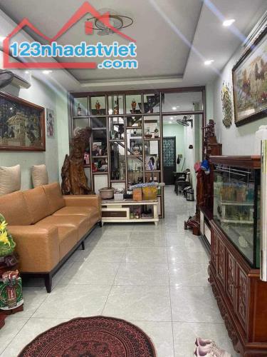 Bán nhà 5 tầng Ngõ 622 Minh Khai Dt 40m2 Mt 4m Giá 4,5 tỷ Lh 0911551516 - 1