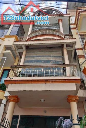 Bán nhà mặt Ngõ Ô tô đỗ cách nhà 10m Đường Minh Khai Dt 35m2 Mt 4m Giá 4,1 tỷ