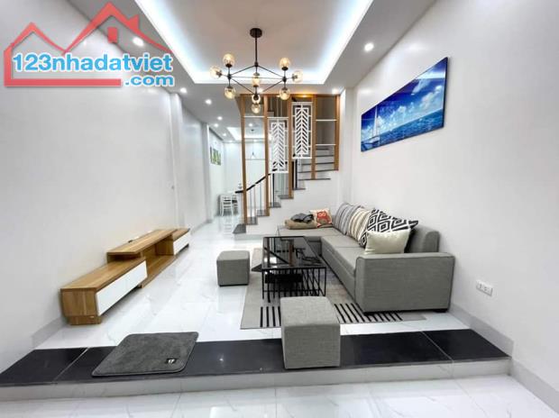 Bán nhà 5 tầng Ngõ 622 đường Minh Khai Dt 42m2 Mt 4m Giá 4,6 tỷ - 1