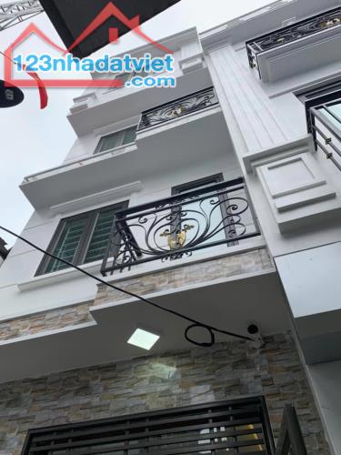 Bán nhà 5 tầng đường Minh Khai Dt 38m2 Mt 4m Giá 4,1 tỷ Lh 0913518923