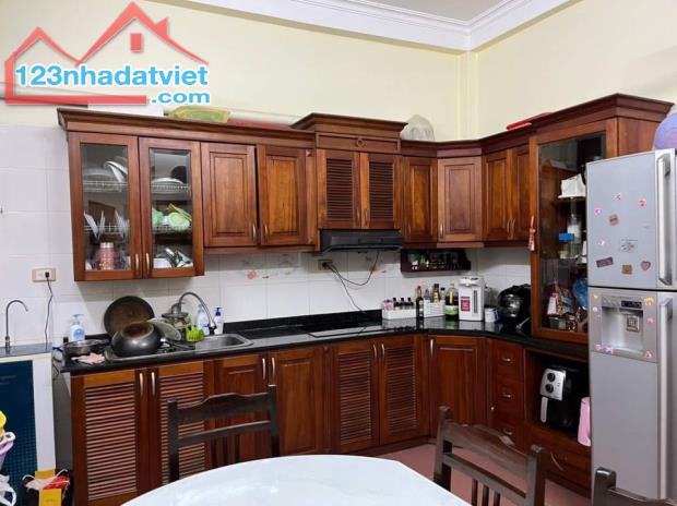 Bán nhà 5 tầng đường Minh Khai Dt 38m2 Mt 4m Giá 4,1 tỷ Lh 0913518923 - 2