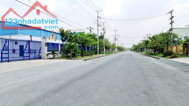 Bán xưởng mặt tiền tỉnh lộ 825 diện tích 1.280m2 giá 23 tỷ xã Hòa Khánh Đông, Đức Hòa - 2