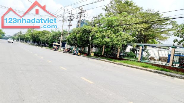 Bán xưởng mặt tiền tỉnh lộ 825 diện tích 1.280m2 giá 23 tỷ xã Hòa Khánh Đông, Đức Hòa - 3