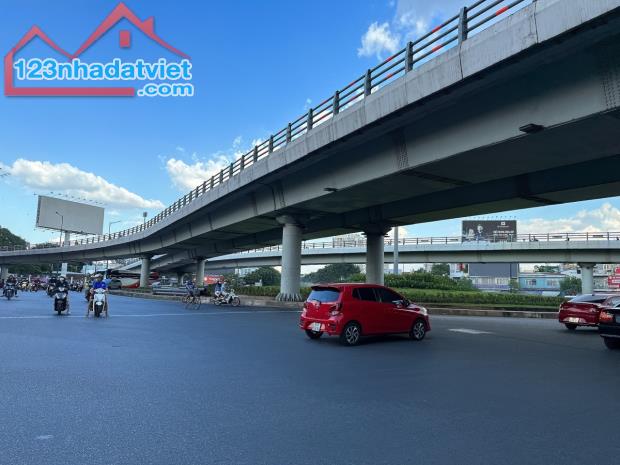 Nhà MTKD gần sân bay 141m2 ngang 5.5m Nguyễn Văn Công 7PN DT 20 triệu chỉ 16.5 tỷ.