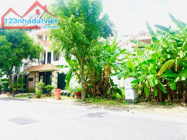 Bán Đất Biệt Thự Khu Compound Eden 118 Nguyễn Văn Hưởng,P Thảo Điền,Q2 DT:208m2(10mX21m) - 1