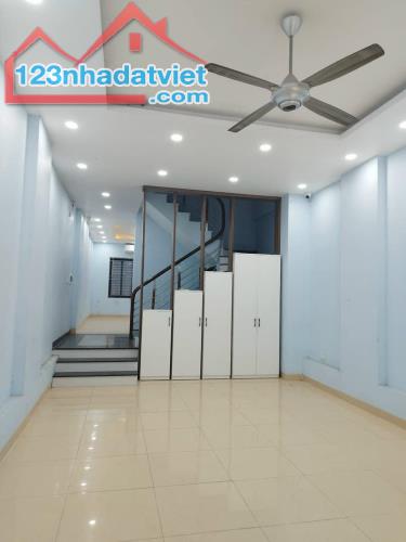 BÁN NHANH NHÀ ĐẸP PHỐ 19/5, MẶT TIỀN RỘNG,GIÁ CHỈ 100TR/M, 60M2, 5x Tỷ..