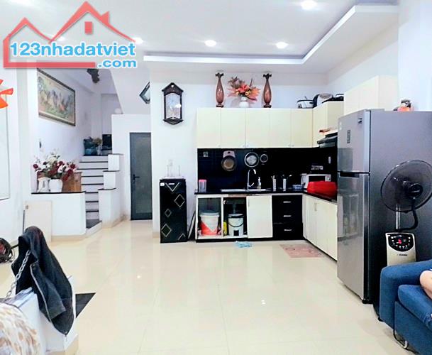 💥 Nhà 3 tầng kiệt Oto THÁI THỊ BÔI – LÔ GÓC – DT 60m2 – 3 tỷ (0978.046.242)