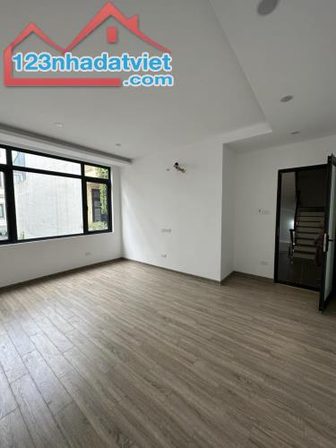 Bán nhà Trần Khát Chân 50M2 gần phố ô tô đỗ giá 5.9 tỷ thương lượng