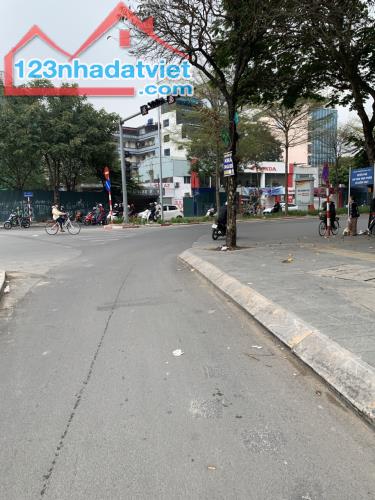 PHỐ NGUYỄN KHÁNH TOÀN 50M2 MT3.8  GIÁ 11.3 TỶ, GARA , NHÀ ĐẸP, VĂN PHÒNG