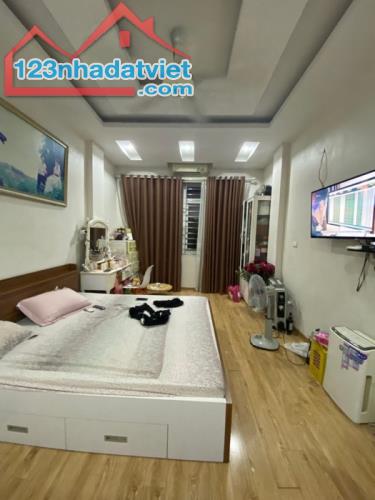 PHỐ NGUYỄN KHÁNH TOÀN 50M2 MT3.8  GIÁ 11.3 TỶ, GARA , NHÀ ĐẸP, VĂN PHÒNG - 3