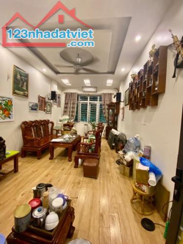 PHỐ NGUYỄN KHÁNH TOÀN 50M2 MT3.8  GIÁ 11.3 TỶ, GARA , NHÀ ĐẸP, VĂN PHÒNG - 4