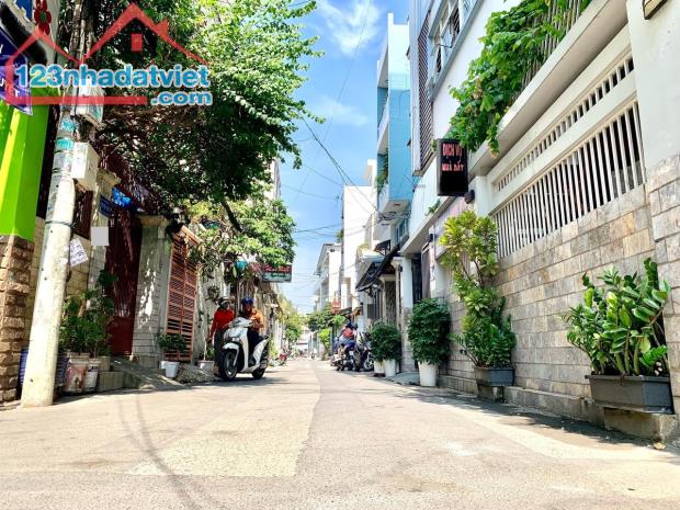 Bán nhà phố 3 tầng mới đẹp – 4.5*18 – HXH 502/ Huỳnh Tấn Phát, Q7. Giá 7.1 tỷ