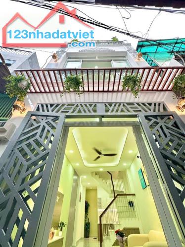 CẦN BÁN GẤP NHÀ HẺM 5m 55m²-2tỷ950 Đ.Nguyễn Biểu, P.1, Quận 5 Đang có HĐ thuê 14tr/th