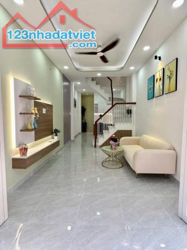 CẦN BÁN GẤP NHÀ HẺM 5m 55m²-2tỷ950 Đ.Nguyễn Biểu, P.1, Quận 5 Đang có HĐ thuê 14tr/th - 1