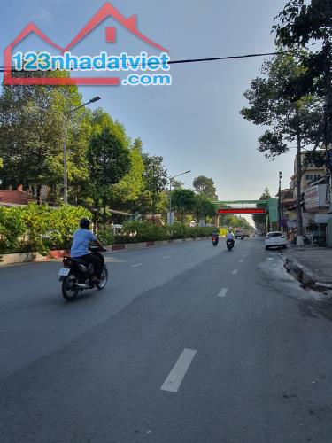 Cho thuê MBKD ( 10x38m ) góc 2 mặt tiền đường Nguyễn Ái Quốc, Biên Hòa - 3
