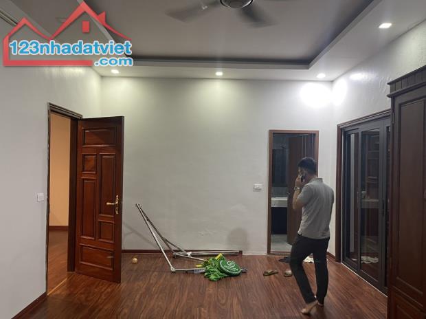 Nhà riêng ngõ phố Tam Trinh ,  Lĩnh Nam , Hoàng Mai  DT 140m2x3T giá 25tr. - 2