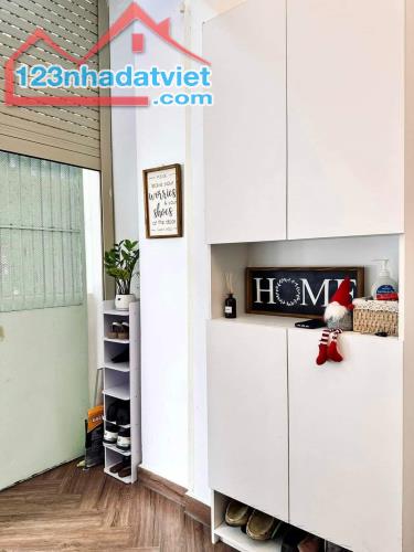 NHÀ SÁT MẶT TIỀN LÊ VĂN SỸ QUẬN 3, DT GẦN 50M2, NỞ HẬU, 3PN, CHỈ NHỈNH 7 TỶ. LH 0386372900 - 5